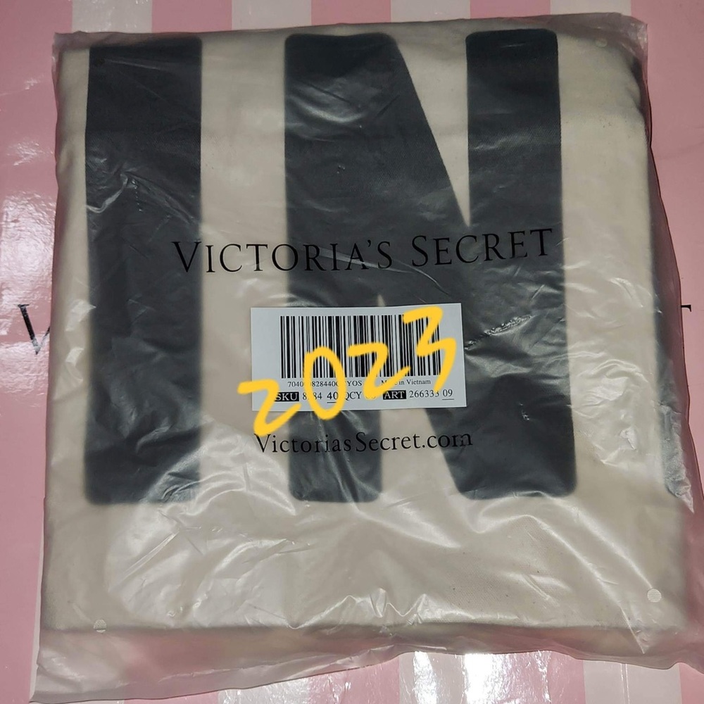 PINK VS Tote NWT